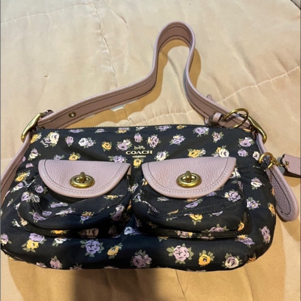 COACH CARGO 596 Navy Blue / Multi Nylon
Floral B2022-596